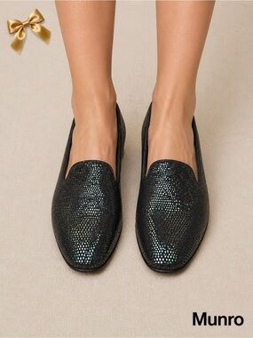 Munro American Black Textured Leather Low Heel Loafers Slip-On Comfort
9 1/2 M